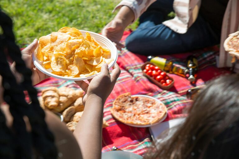 How to Plan a Simple Picnic at a Local Park
